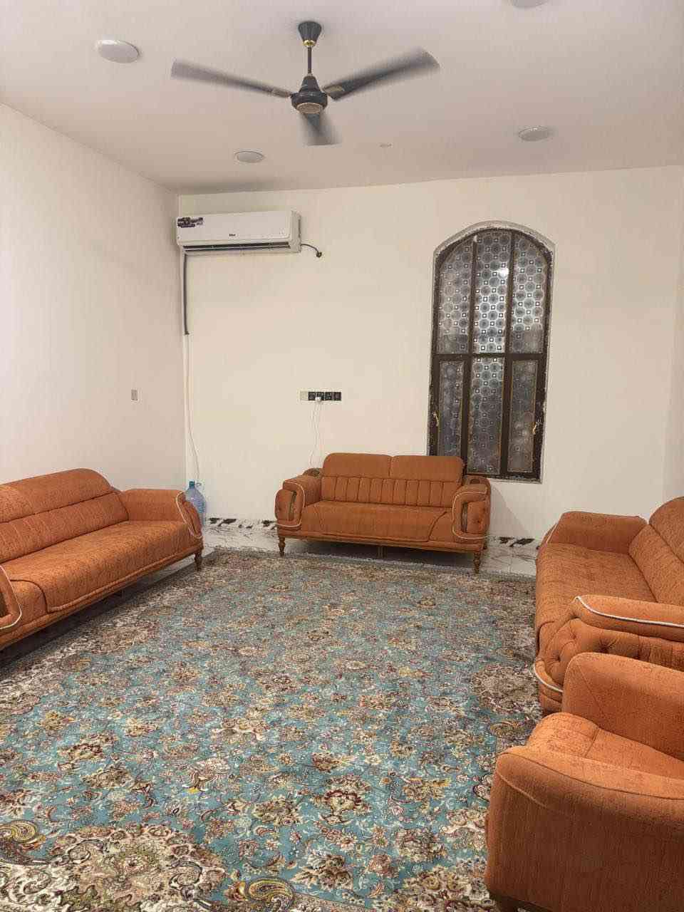 سلام عليكم بيت للبيع الجزيره باب الهوه مقابيل افران محمد شارع 10 متر البيت مساحته 180 يحتوي ع 5 غرف طابق الارضي ديوان +غرفتين 6/4 والغرفه ثانيه 5/4 الطابق الثاني 3 غرف وحده 12/6 ولثانيه 4/6 والثالثه5/7 وصحيات فوك وجوه وخارجيه طابو زراعي سند 23 الكاع اصوليه وكاله موجوده الاستفسار ع رقم ‭*********** البصرة, العراق
