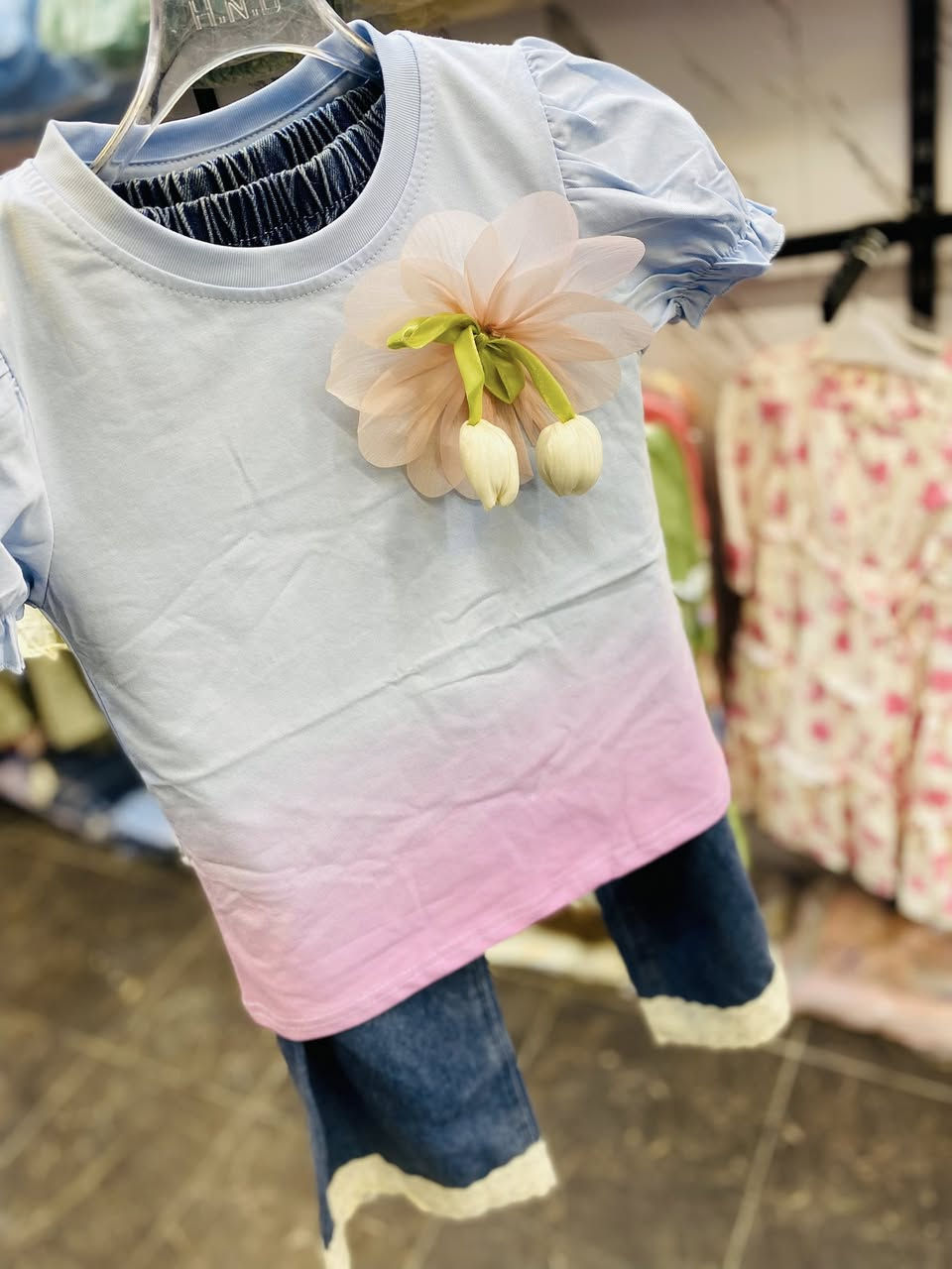 اللهم صلي على محمد وآل محمد 
تم افتتاح ازياء فراولة للأطفال 
ملابس حلوه وأسعاره مناسبه 
العنوان شارع البلديه مقابل دكتور جعفر وفي


**إذا كنت صاحب هذا الإعلان وتريد حذفه لأي سبب، رجاءا أرسل رسالة إلى الدعم الفني**