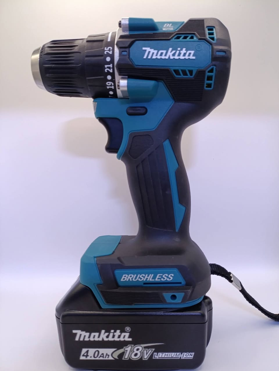 السلام عليكم
اخوان قطعتين دريل ماكيتا صناعه ياباني 
القطع مال امزون يعني بضاعه اوربيه 
والبطاريات وحده اصليه هي وشاحنته والثانيه كوبي مال دريل صيني توصيل اكو كل العراق


**إذا كنت صاحب هذا الإعلان وتريد حذفه لأي سبب، رجاءا أرسل رسالة إلى الدعم الفني**