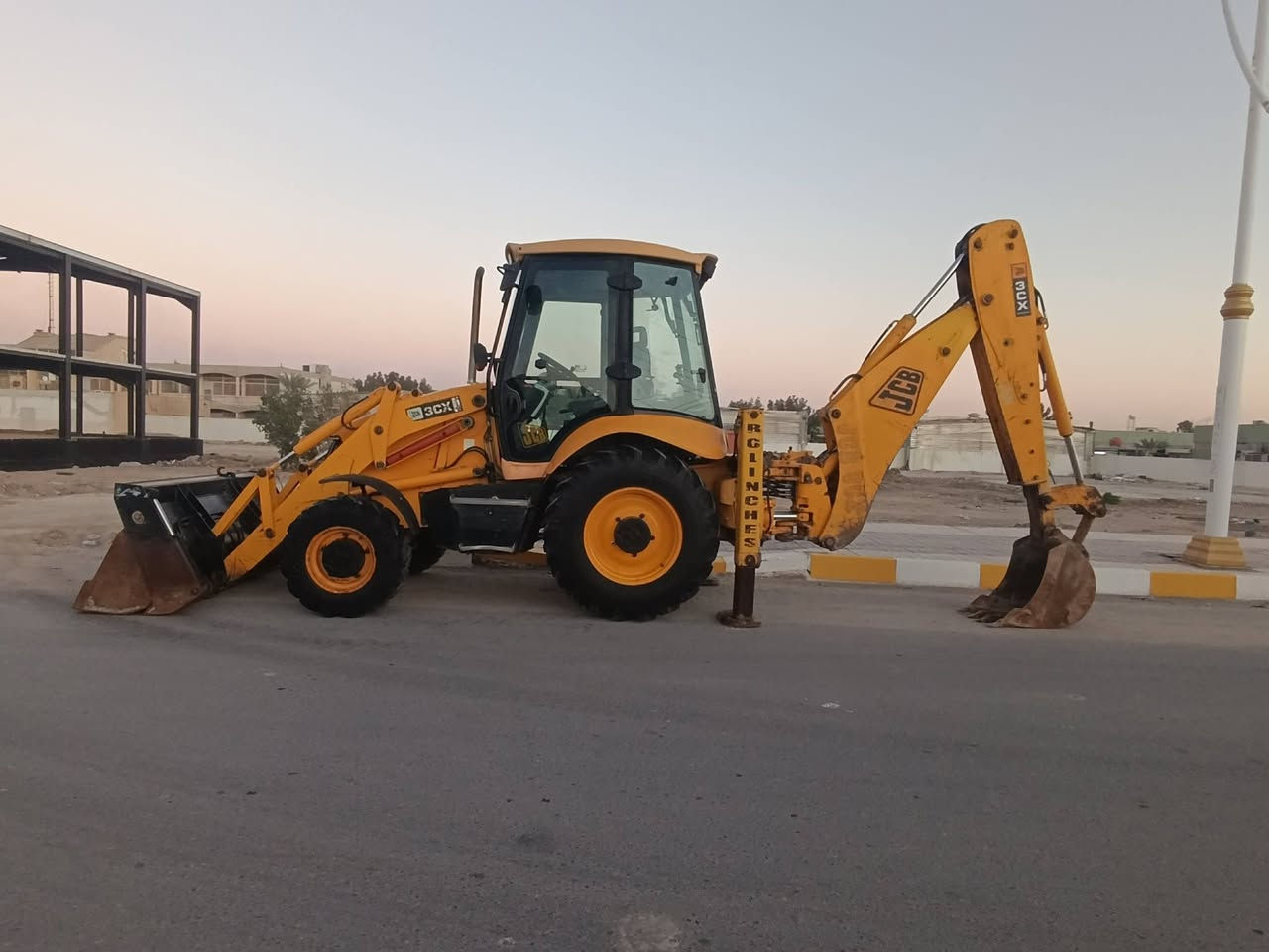 للبيع جي سي بي موديل 2006 كير عادي تبريد بلاد مكينه جديده حيل وخير من الله مكاني ب ناصريه هاتف ***********
