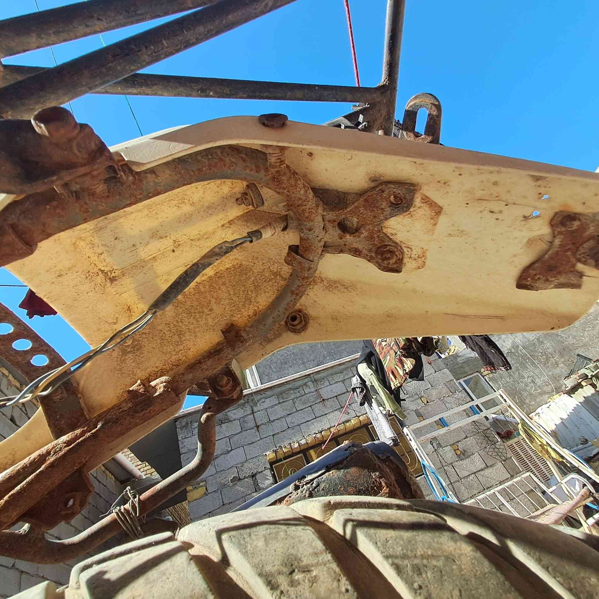 السلام عليكم ( يوجد.توصيل) 
ويل قفاز هوندا  امامي نضيف كلش مابه قطرت خياس  مع تاير.  حجم 21
جاملغ اماي. 
جاملغ خلفي 
وجه مع الايت 
***********
