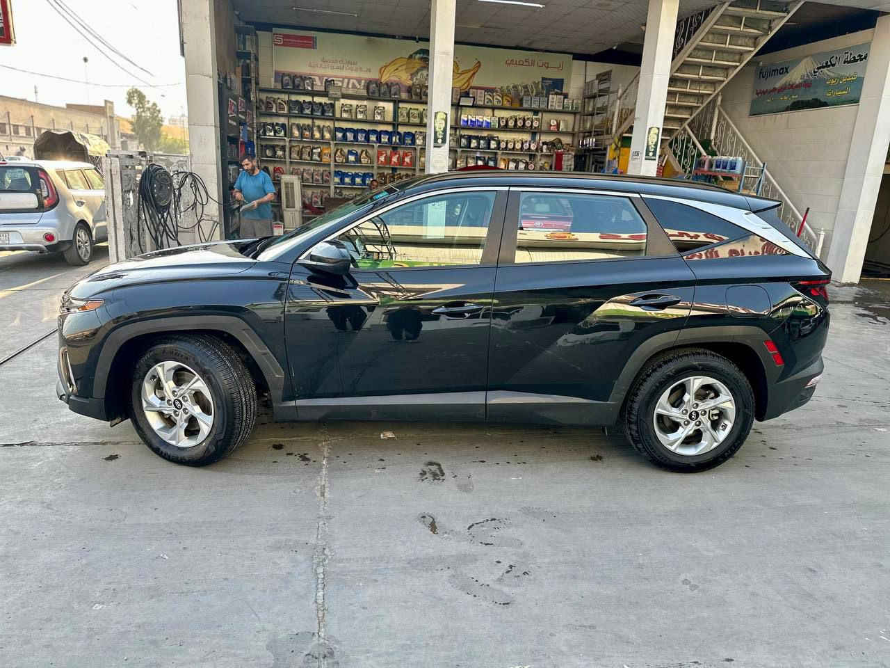 السلام عليكم .. هونداي توسان 2024 بانزين محرك 2500 ماشية 36 الف ميل ، رقم بغداد بأسمي ،وارد امريكي حادثها صبغ ربع البنيد وتبديل جاملغات امامية نفس اللون بدون صبغ ، شاصي مكفول راديترات بلادية ، ايرباك دركة وبردة ، موصفات SEL بصمة ، تشغيل عن بعد ، صندوق كهرباء ، شاحن وايرلس ، تدفئة كشنات ، شاشة وكاميرا ، وباقي المواصفات المعروف ، مكان السيارة بغداد ، السعر 175ورقة بيها مجال ، للأستفسار / *********** متوفر واتساب ، ترهم بيع او مراوس حسب القناعة .
