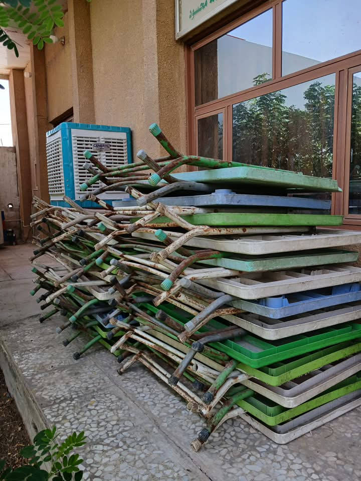 ميز بلاستك مستعمل للبيع 
عدد 22
السعر 10 الاف
عنواني بغداد 
للتواصل/***********
