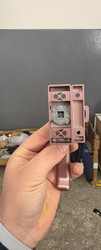 يده شباك المنيوم ترهم عل شبابيك الحديد شي مرتب للأستفسار مراسله رقم 07...