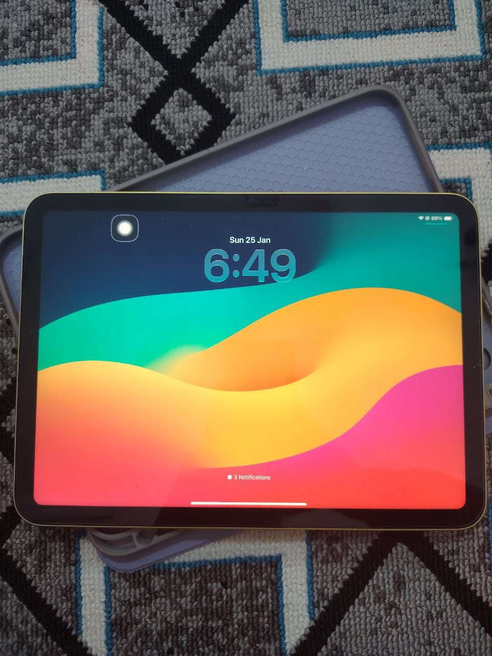 ايباد 10th مستخدم نضيف كلش
ايشي مابيه شاحنه وياه وكيبل وكارتونه وكفر ازرق
 ذاكره 64  سعره 450 وبيه مجال بسيط
تواصل ***********
