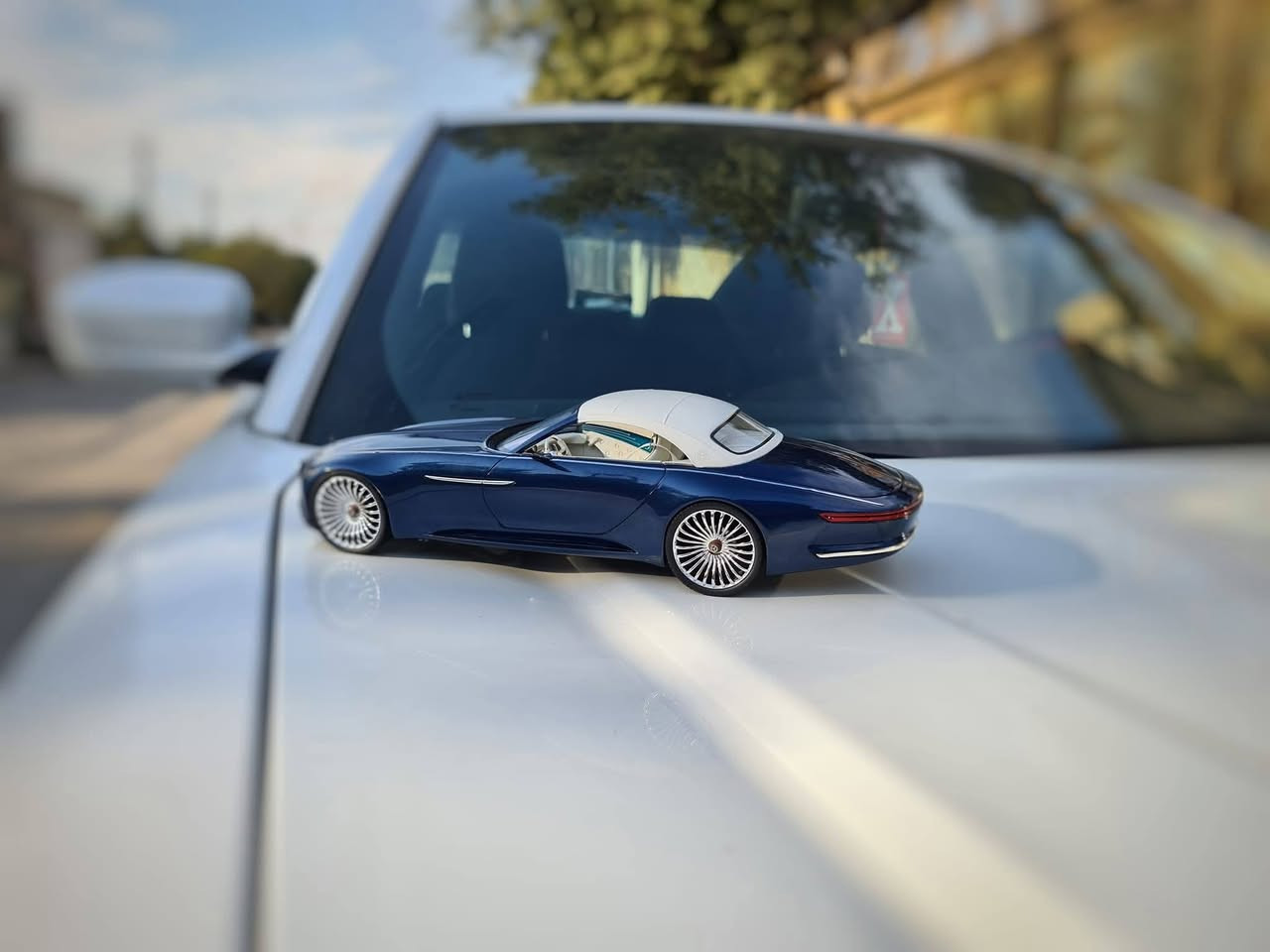 السلام عليكم للبيع
mercedes . maybach . 18
 $ المعدن ريزينك  
من العملاقة شوكو مكاني بغداد 
***********
