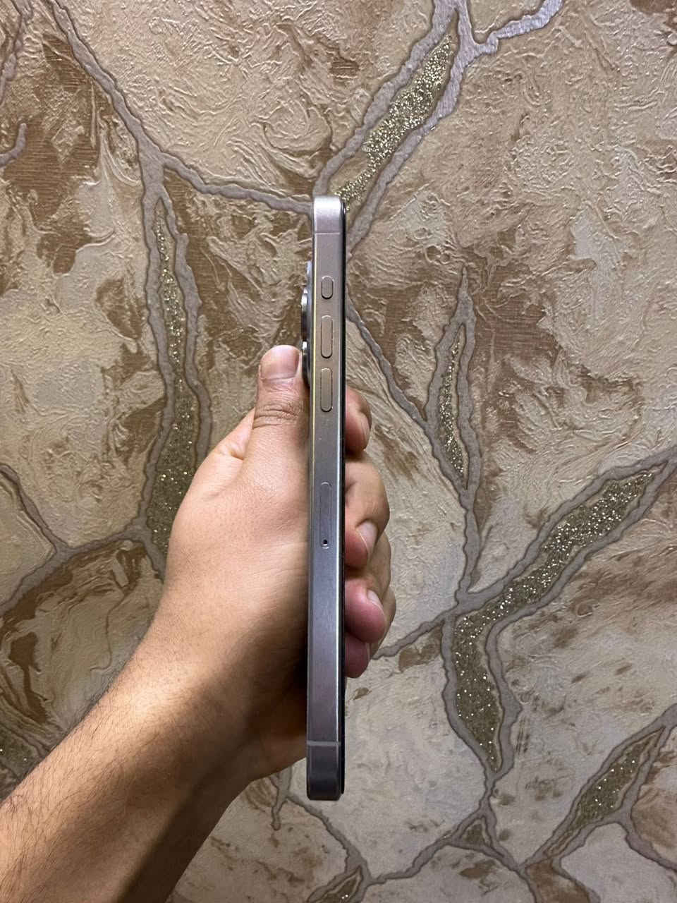 15 Pro Max 
للبيع مبدل شاشة بطارية 90 جهاز نظيف 
مكاني بغداد 
رقمي ***********
