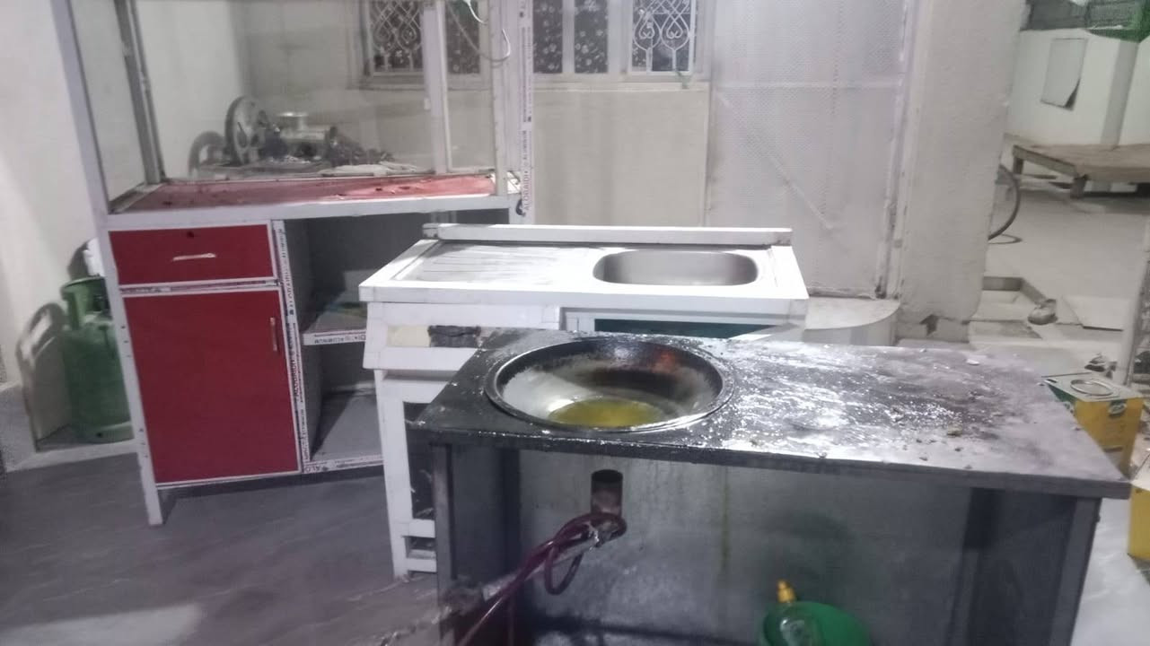 غراض مطعم للبيع نظاف استخدام قليل 
البصره شط العرب 
***********
