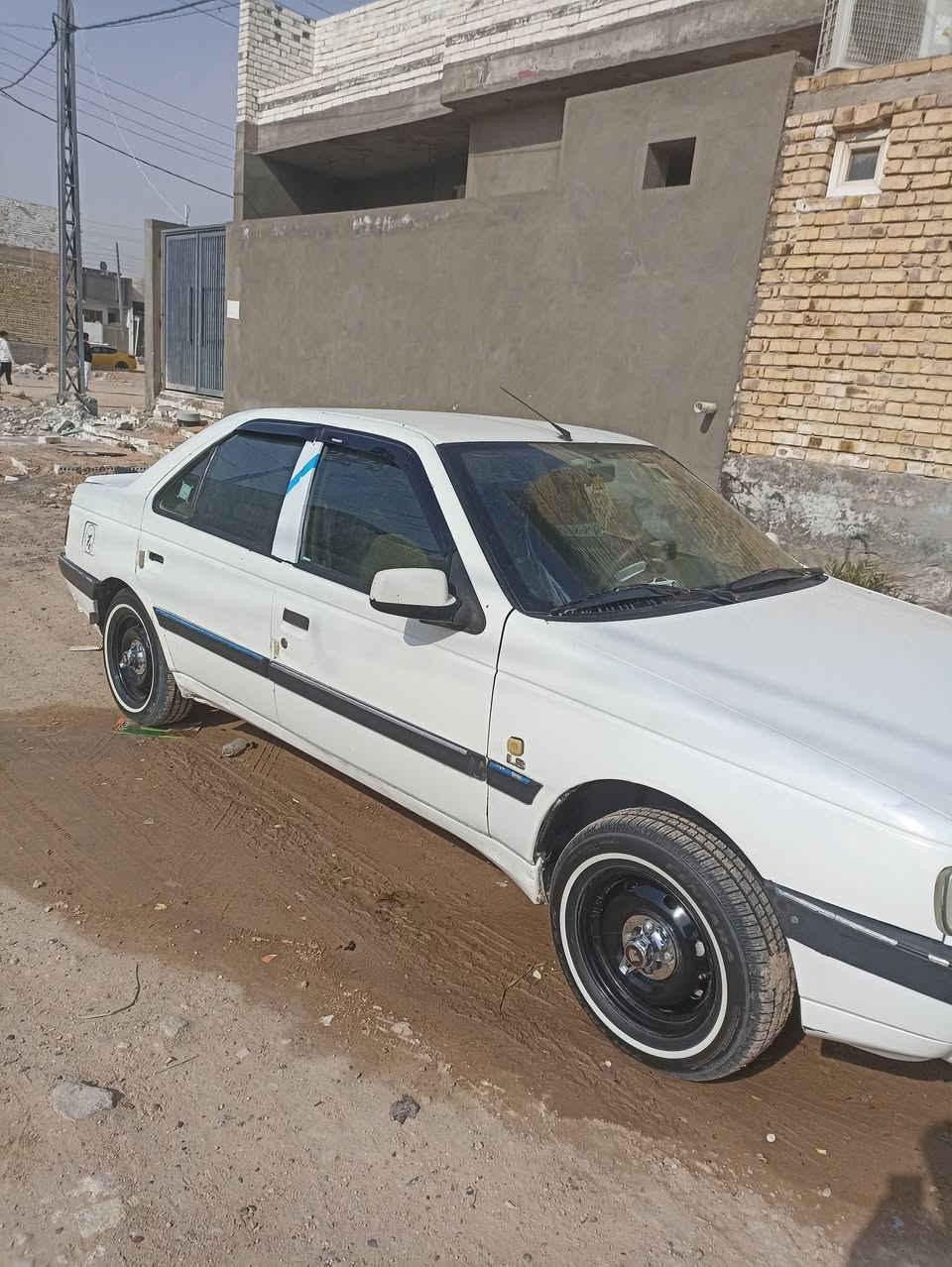 السلام عليكم للبيع بيجو 405 مديل 2012
رقم بغداد مشروع وطني سنويا 2027 سياره مكفولة ماعده دحجه بالجاملغ الخلفي بارد حدادية مكينة كير تبريد كلة مكفول
مكاني نجف 

بسم ولد صاحبي مسؤال عن مداور سيارة جاهزه وكلش حلوه سعر 40 وبالعافية على ياخذه رقم (***********)
