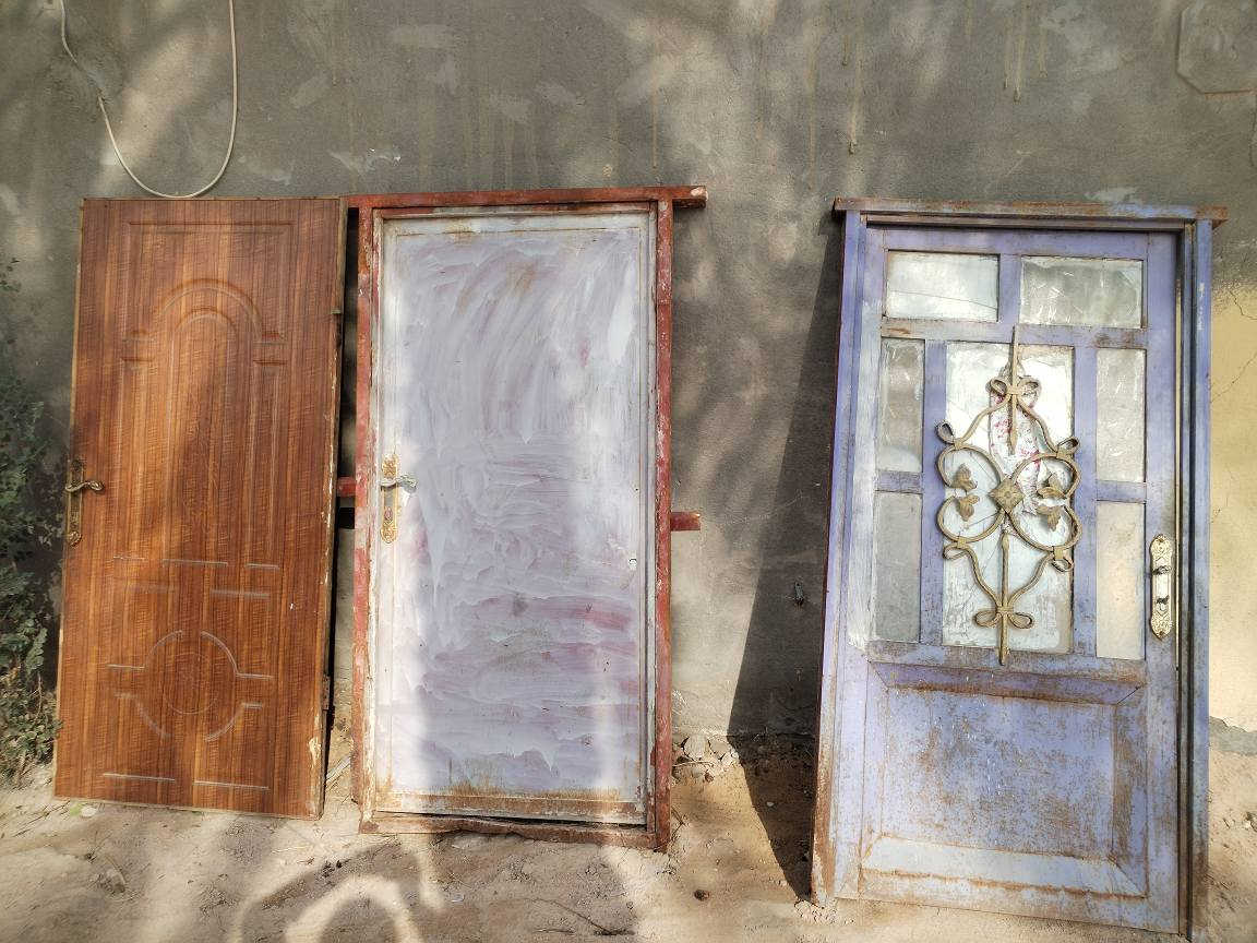 بيبان 3 للبيع ثنين حديد واحد خشب كاملات مع الجرجوبات سعرهن 65. وعندي وياهن هنكلاين ةشيلمانات زغار تواصل واتساب ***********
