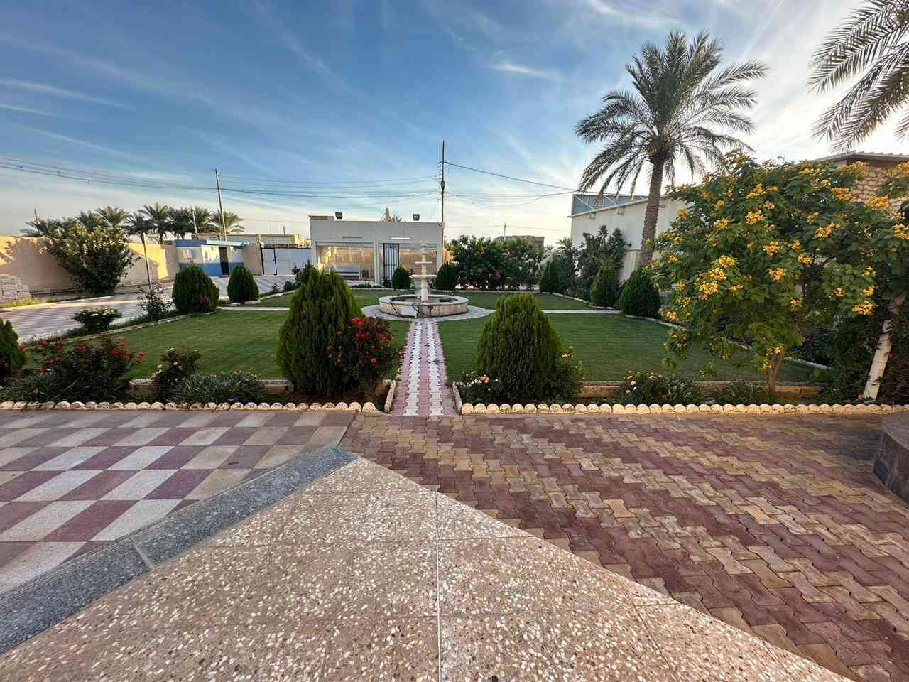 دار طابقين زراعي  درجه أولى بالرمادي معروض للبيع مع الأثاث مصري دمياطي... في منطقة القرية العصرية يقع على الشارع العام السايدين  الرئيسي مباشره مساحة الارض/ ١٨٠٠ متر/ ومساحة البناء / 380 متر  متكون من ٤ اربع غرف نوم/ ومطبخ حار بارد/ حمامات داخلية عدد 2 جاكوزي/. حمامات/ خارجية عدد 2/ وجلسات خارجية عدد اثنان شتوية وصيفية/ ومطبخ خارجي/ ومخزن /.كراج سيارات كبيرجدا/ بناء حجر سنة ٢٠١٣/ البيت مراقب بالكامرات عدد 8/ نظام التدفئة والتبريد سبالت/  ارضية مرمر سقوف نقوش جبسنبورد كل البيت. السطح شتايكر .خزان ماء 12 الف لتر توجد في الحديقة اشجار حمضيات + تفاح واشجار زينه
للاستفسار مع مكتب أبو وسام للعقارات والمحاماه  الجاد بالشراء يتصل على الرقم اعلاه *********** أبو وسام للعقار.... غير متواجد على الفيس للرد على التعليقات لطفاً... مكتبنا رمادي شارع٤٠ مقابل جامع الواثق .نستقبل كافة العروض العقاريه التجاريه والسكنيه والزراعيه ..تحياتي.
