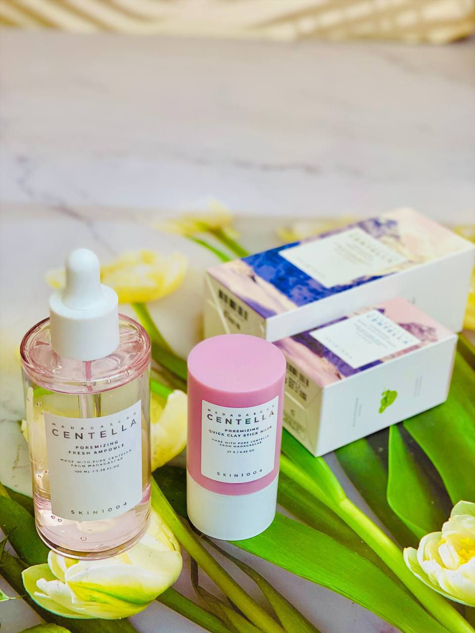 ✨🌿 عرض سانتيلا الأصلي من SKIN1004 🌿✨
سر البشرة الهادية والصافية 😌💙

البوكس يحتوي على:
💧 سيروم سانتيلا – يهدئ البشرة ويخفف الاحمرار
🫧 ماسك الطين سانتيلا – ينظف المسام بعمق ويقلل الدهون
🌿 خلاصة سانتيلا من مدغشقر لتهدئة وترميم البشرة

الفوائد:
✅ تهدئة فورية للبشرة الحساسة
✅ تقليل الحبوب والالتهابات
✅ تصغير مظهر المسام
✅ توازن إفراز الدهون
✅ نضارة ولمعة صحية 

سعر العرض 22 الف


**إذا كنت صاحب هذا الإعلان وتريد حذفه لأي سبب، رجاءا أرسل رسالة إلى الدعم الفني**