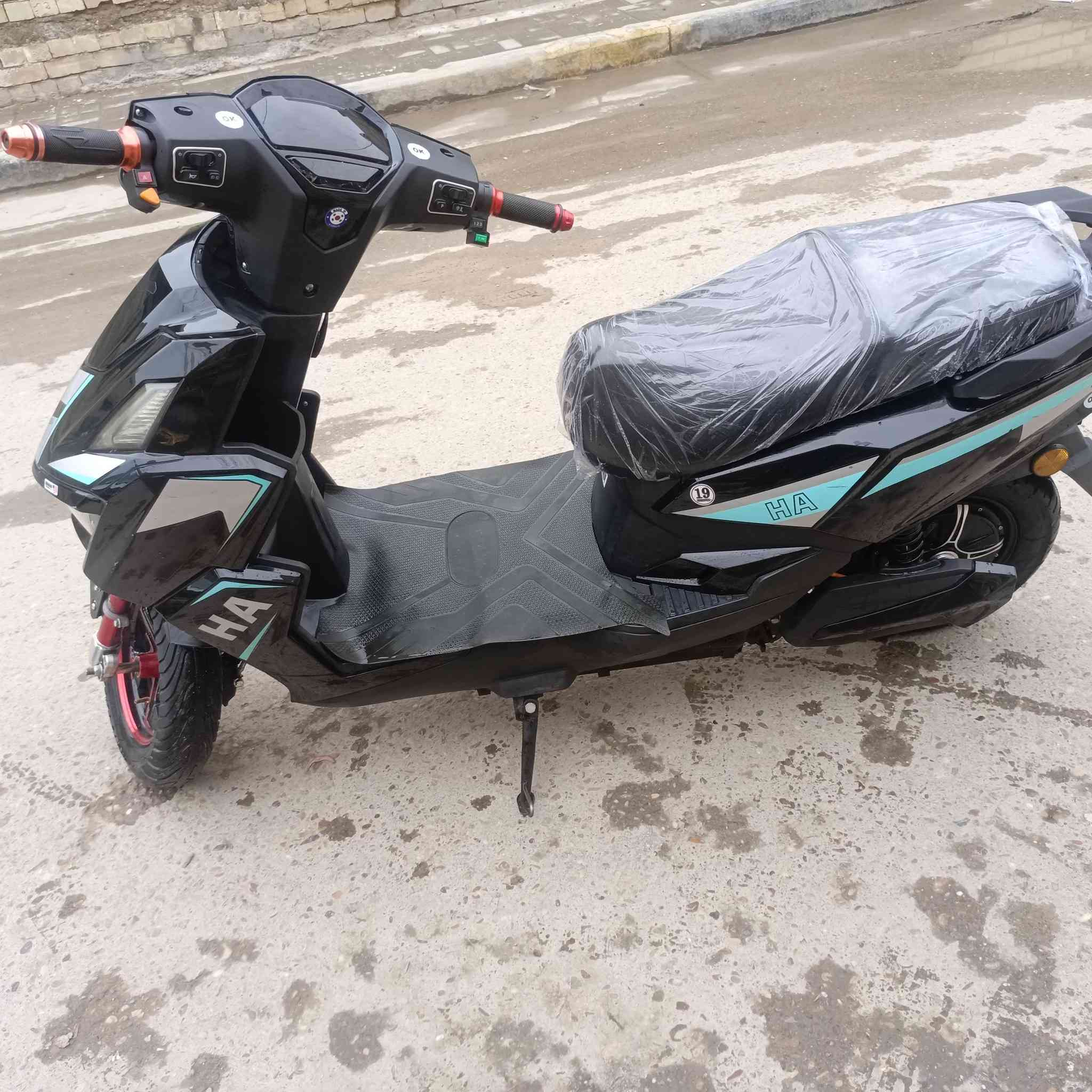 سلام عليكم دراجه شحن كهربائيات كله شغاله 6بطاريات بيه حساس سرقه وياه بصمه  بيهم نضام بك R دراجه جديده الله شاهد تجي تشوف بعينك وتكلب براحتك سعره 720 مكاني زيونه دريم ستي رقمي *********** وشراي بخدمته
