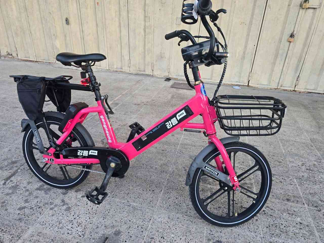 السلام عليكم دراجه شحن هايبرد  كلش جديد الشه المنيوم  48فولت يكطع مسافه 6ساعات في الشحنه الواحده رقمي للتواصل ***********
