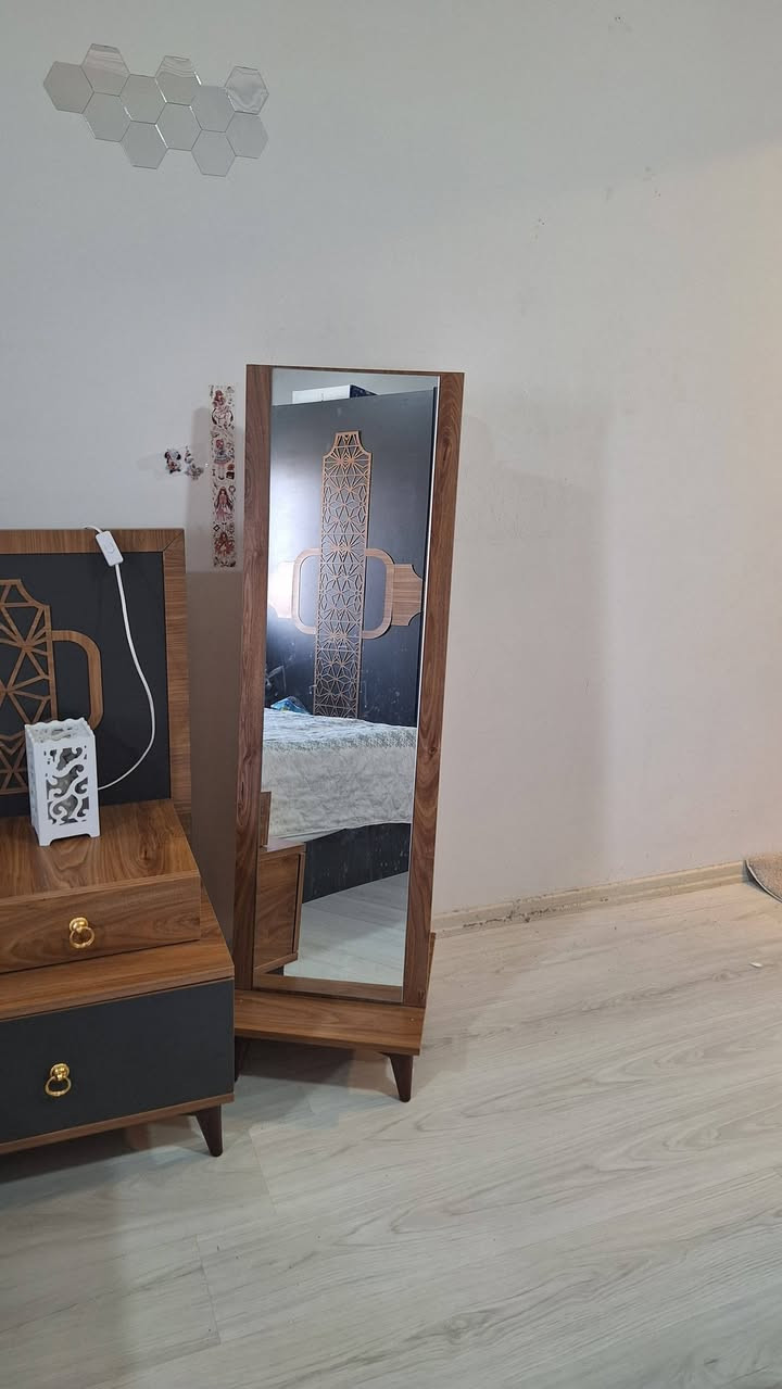 غرفة للبيع ٦ قطع ***********

