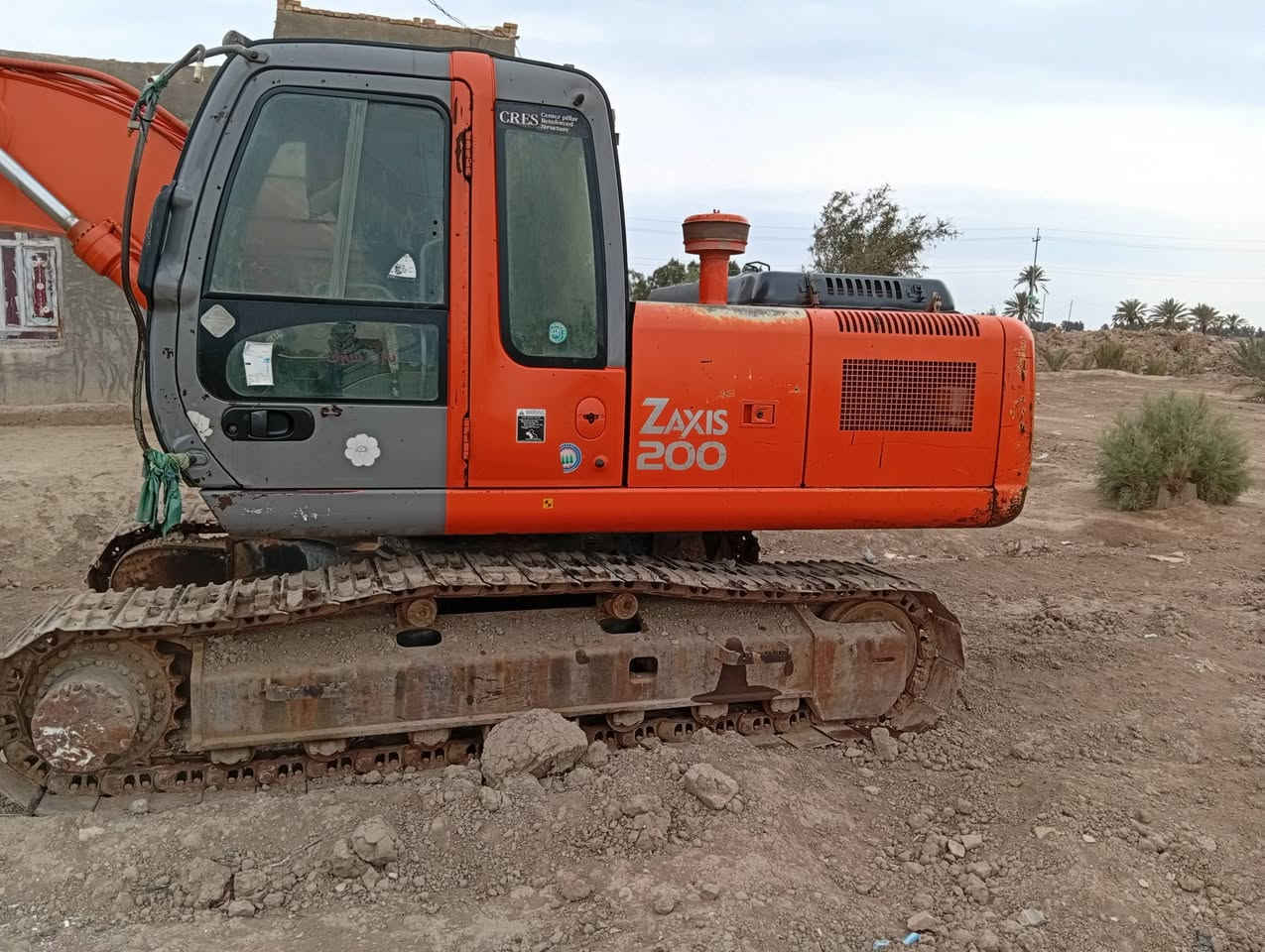 سلام عليكم حفارة هيتاشي 200البيع مكينة جاهزة خير من الله ستفسار تصال ***********واتساب
