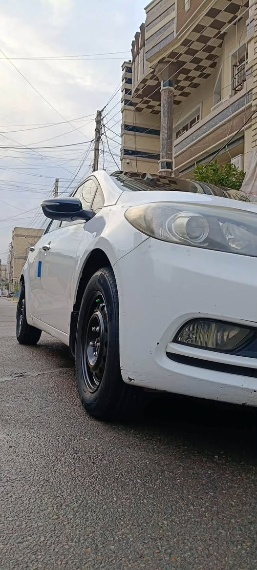 للبيع رقم بغداد  سياره سيراتو 2014 محرك 1600 كير محرك مكفول  تخم تاير جديد لايت زنون بيها بنييد مصبوغ اثر شخوط وطخه بلجامغ الخلفي صغيره سياره خير من الله تدفئة شغاله صدرها جديد
  غاز ضاج وطلع من كيفه   سياره احلى من صور
 سنويه ماساقطه 2027 شراي يتصل ***********
العنوان بغداد حي الجهاد
