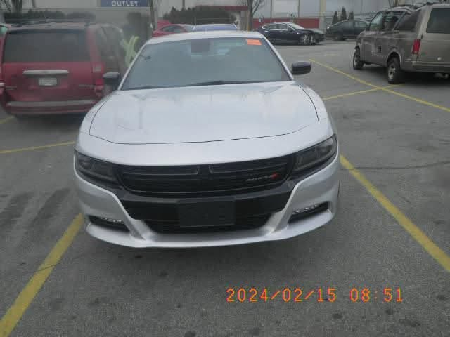 Dodge charger SXT 2022 AWD
وارد كندي 
الحادث: جاملغ خلفي مصبوغ ع كده 
الايرباكات : سليم 
المسافة المقطوعة : 70,000 KM 
المواصفات : بلاك توب 
- بصمة 
- تشغيل عن بعد 
- شاشة كبيرة 
- سوبر تراك باك + سبورت
- تبريد dual zone 

السيارة بأسمي رقم اربيل

السعر 24,000$ 

التواصل 

***********
