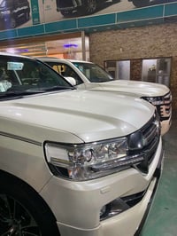 لاندكروز ٢٠١٧ var ٥٧٠٠محرك ٨سلندر فول داخل قرميدي كشنات تدفئه تبريد حا...