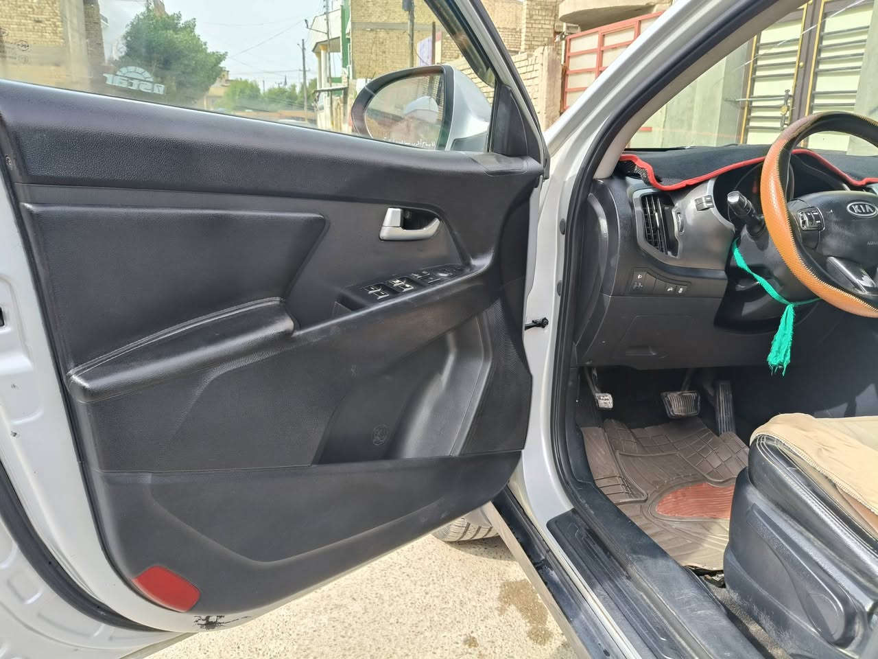 مكلف بالنشر لاتراسلني 
سبورتج 2012 خليجي فول مواصفات بصمة /بانورما/مري شفط /بصمة ابواب/كشانت جلد /تحكم ستيرن /تخم/كامرة/شاشة / تاير جديد/ ماشية 240
رقم بغداد بسمي مكانها المعامل 
***********
السعر 130
بونيد جارد وبيها شخوط بسيطة موضحها بالصور 
سونار موجود 
السيارة مكفولة عدا بارد ومكانات جراد
