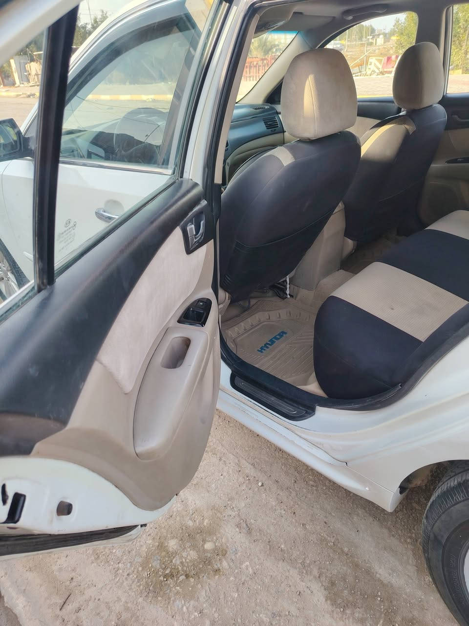 سلام عليكم للبيع ابوبتيما  2010 سياره جديده  فول مواصفات  كفالة عده جاملغ  خلفي  باقي كفالة  عامه  مكان  ديوانيه  ***********
