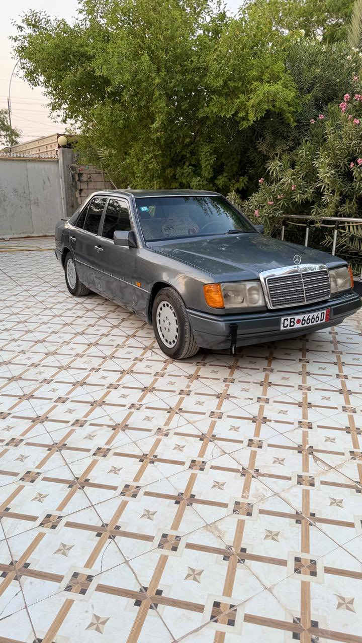 السلام عليكم
مارسدس موديل 87 
رقم بغداد دولي 
سياره جديده وجاهزه 
تبريد ثلج 
حداديه مكينه 2500
طخم تاير جديد  
ما ناقصها اي شي 
السعر 60
العنوان ذي قار سوق الشيوخ ناحية الطار
***********
