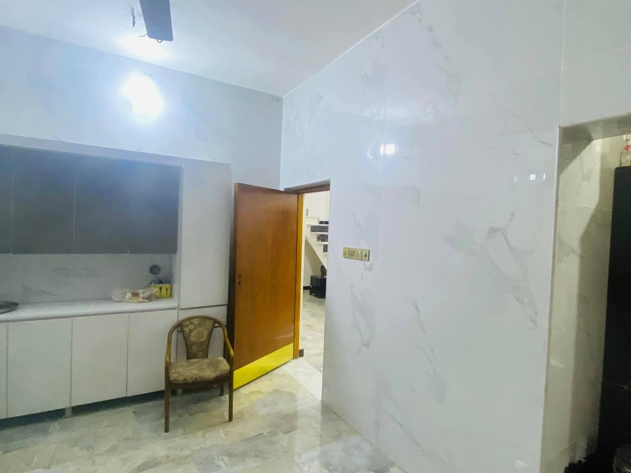 🏡 دار للبيع – موقع مميز في بغداد / الكرخ
📍 العنوان: الكرخ/ شهداء البياع / الرفاق الثانية
قرب شارع المضخة الأول
🔹 تفاصيل العقار:
المساحة: 200 متر مربع
الواجهة: 10 متر
النزال: 20 متر
ناصية (موقع مميز)
🏠 مواصفات الدار:
(4 غرف نوم كبيرة/صالة /هول داخلي/مطبخ حار /مطبخ بارد (كبير)/3/صحيات/منور/كراج/حديقة/سطح عالي)
✨ المميزات:
90% من البناء حديث (2024)
موقع ممتاز ومرغوب
أبواب صاج
محجر درج زجاج أسود
أرضيات بورسلين إسباني
بناء ممتاز

📞 للاستفسار:
***********
📲 متوفر واتساب
... ملاحضه تم تنزيل سعر عن سعر سابق.
#عقارات #عقار #عقارات_بغداد #بغداد #الكرخ #العراق #دار_للبيع
