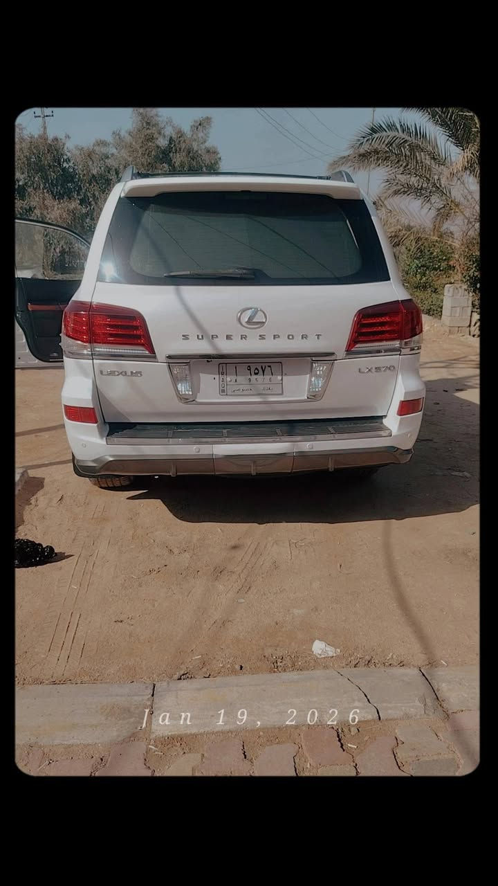 السلام عليكم
للبيع 
لكزس 2013 سبورت 
وارد خليجي فول مواصفات
محرك 8 سلندر 5700 شرط
بصمة تشغيل 
تشغيل عن بعد
كشنات كلهن تدفئة وكهرباء امامي خلفي
كشنات 7 راكب كهرباء
رادار امامي
سلايد روف 
صندوك كهرباء
ميموري خزن كشن وستيرن
ستيرن كهرباء
جكات 
4 وضعيات قيادة
سستم صوت هارمن
زراك لايتات وزنون حتى بلوجكترات 
داخل قرميدي 
تبريد منفصل 4 قطع
ويل حجم 20 
تخم تايرات جديد
مابيها اي نقص  
السيارة كلش جديدة 

السعر360ورقة 

رقم بغداد الجديد هزه وسنوية
2029
***********
