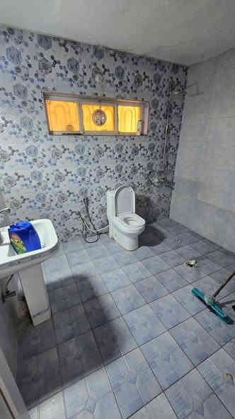 للإيجار في السيدية بيت مساحة ٣٠٠
متر 
البيت كلش نظيف محدث 

يحتوي على ٥ غرف نوم وصاله ومطبخ وخدمات وكراج وحديقة 

الايجار مليون ونص 

للاستفسار: ‏‪***********‬‏
