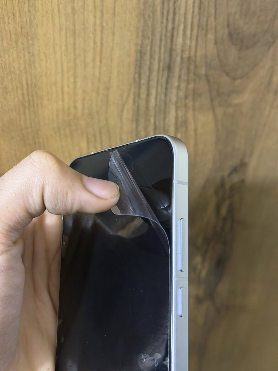 السلام عليكم جهاز F7 ذاكرته 512 بعده بضمان النضافه مثل ما موضح بلصور حته لاسق الشركه ما شالعه شرط انته تشلع الاسق مال شاشه بيدك شخط واحد مابي مكاني بغداد مدينه الصدر للتواصل خاص وليحب يتصل هاذه رقمي ***********
