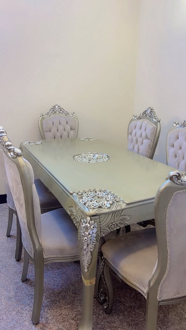 للبيع بسعر مناسب مكانه الاعظميه للااتصال على الرقم ***********
