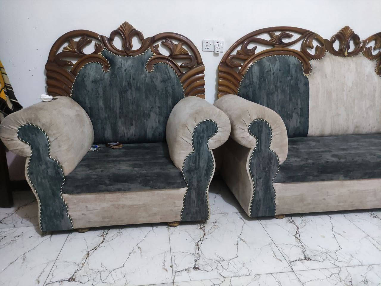 للبيع تخم رئاسي درجه اولى دوشمه جديد درجه اولى يتكون من 10مقاعد
سعر500
للستفسار اتصل على رقم ***********
