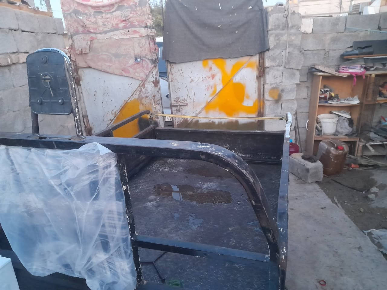 ستوته مديل ١٨ بلادي كهربائيات شغاله محرك نظيف دبكات جدد شادهن السعر ٨٠٠ وبيه مجال الرقم ***********.
