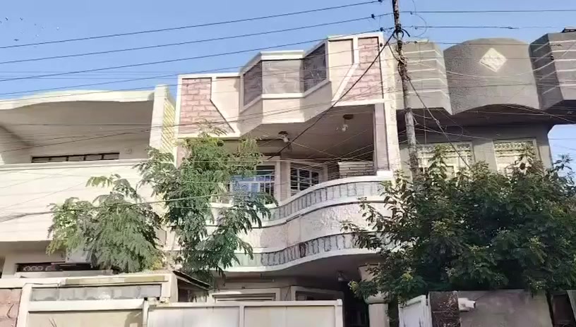 للبيع بيت ١٠٠ متر طابقين موقع السوداني قرب السوق السوداني أو قرب مدرسة صابرين سعر مناسب للتواصل ‏‪***********‬‏
