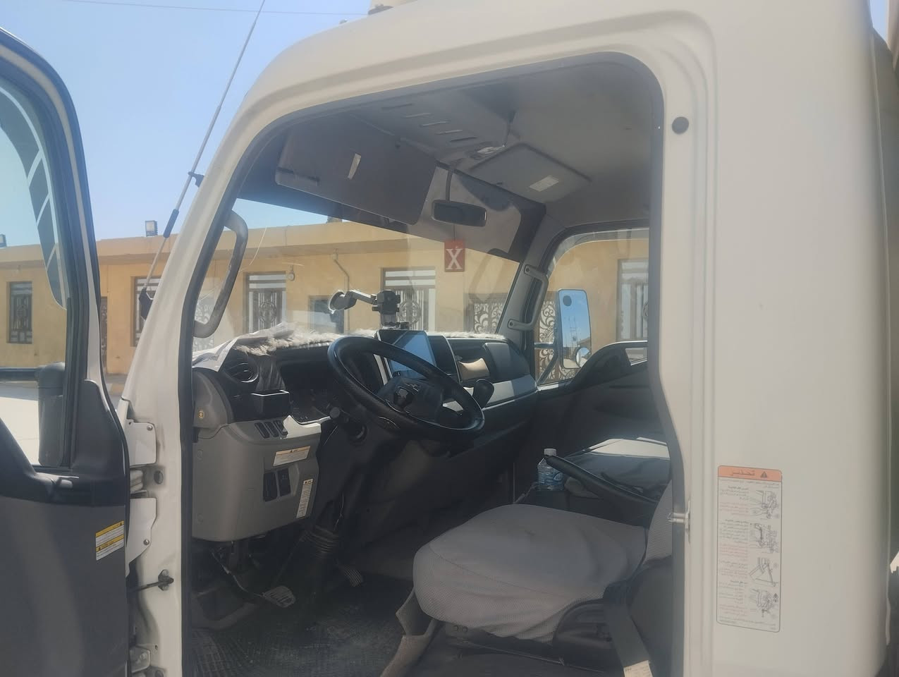 السلام عليكم كنتر موديل 23 اربعه سوبر انجكتر طول بدي 6.25 ماشيه 74 الف تاير 17.5 تانكي 225 والسعر 28000 دولار للاستفسار على الرقم *********** المكان الفلوجه
