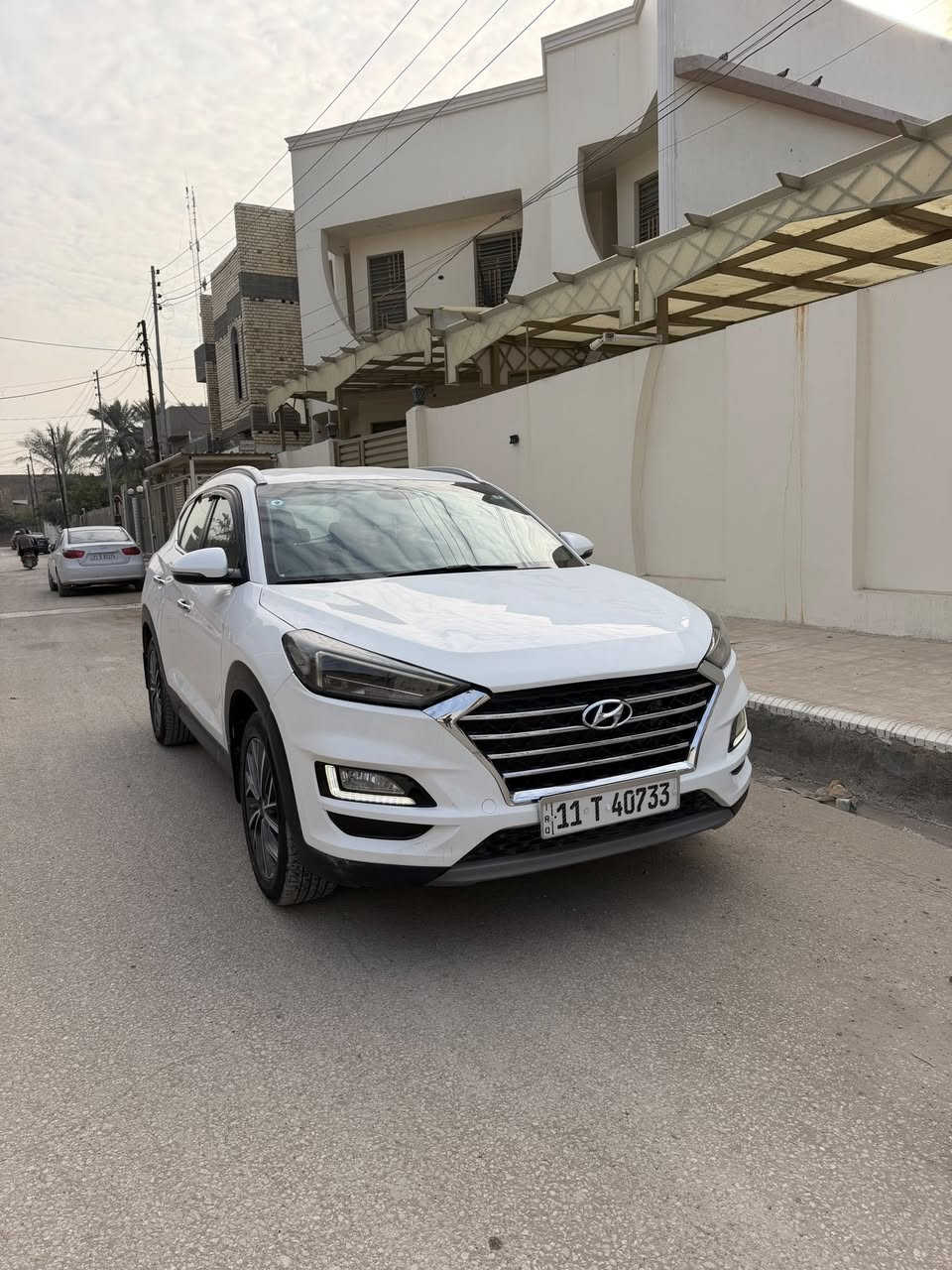 اللهم صلي على محمد وال محمد
للبيع فقط/ توسان 2019 خليجي وكالة الكاصد فول مواصفات
عدد المسافه / 95 الف كيلو متر 
المواصفات / بصمة تشغيل وابواب + خمس عدسات متحركه + شاشه كبيره تاب + كامره دواره + كشنات جلد وكهرباء + تبريد قطعتين + اشارة مري وترحيب يدات وكروم + بكلايت لد وبعد بيها مواصفات هواي معروفه حجم المحرك 2.0 دوش 
السياره بيها صبغ بل عراق باب وجاملغ ونص بنيد السونار موضح
السياره رقم بغداد بسمي تحويل مباشر سنوية جديده وهزه جديده السياره جاهزه من كلشي عليها تخم تاير جديد وصدر جديد وعليها ادامه كامله من كلشي 
السعر 169 وبيها مجال بسيط  *********** 
مكاني بابل الهاشميه ومن الله التوفيق
