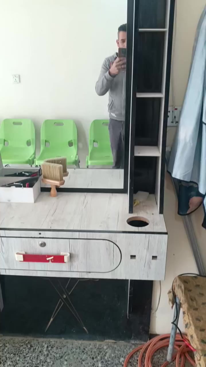 هذني الغراض للبيع الي يحب ايخابرني اويدلل مكاني بغداد الشعله رايدهن 300اوبيهن مجال ***********
