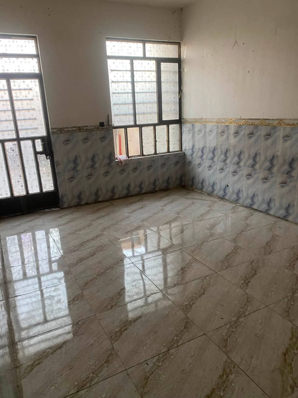 البيع سعر٥٠وبي مجال بيع مستعجل *********** متواجد واتساب
