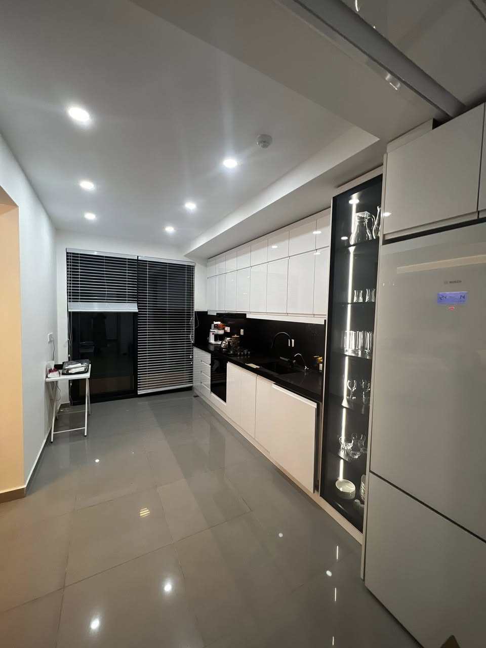 السلام عليكم شقه للايجار في مجمع النسيم ستي مساحه ١٤٠ م موثثه للتواصل ***********
