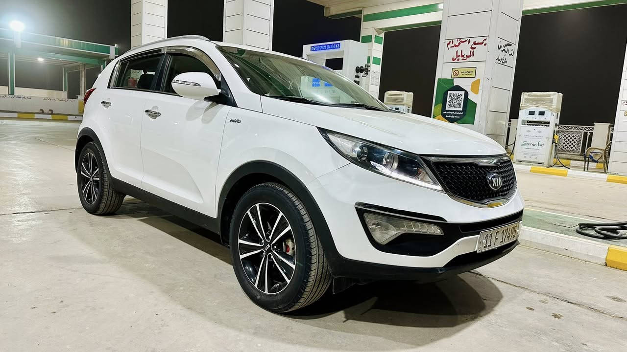 سبورتج 2017 خليجي مكفولة  بيها بسيط جدا بالهلال الامامي محرك 2400 دوش مفتوح ماشية 125 فورويل قطعتين تبريد مري شفط لد امامي يدات نيكل سايل بريك بالرجل السعر 158 وبيها مجال بسيط مكانها بغداد ناحية الرشيد معرض الشارقة لتجارة السيارات الحديثة للاتصال ***********
