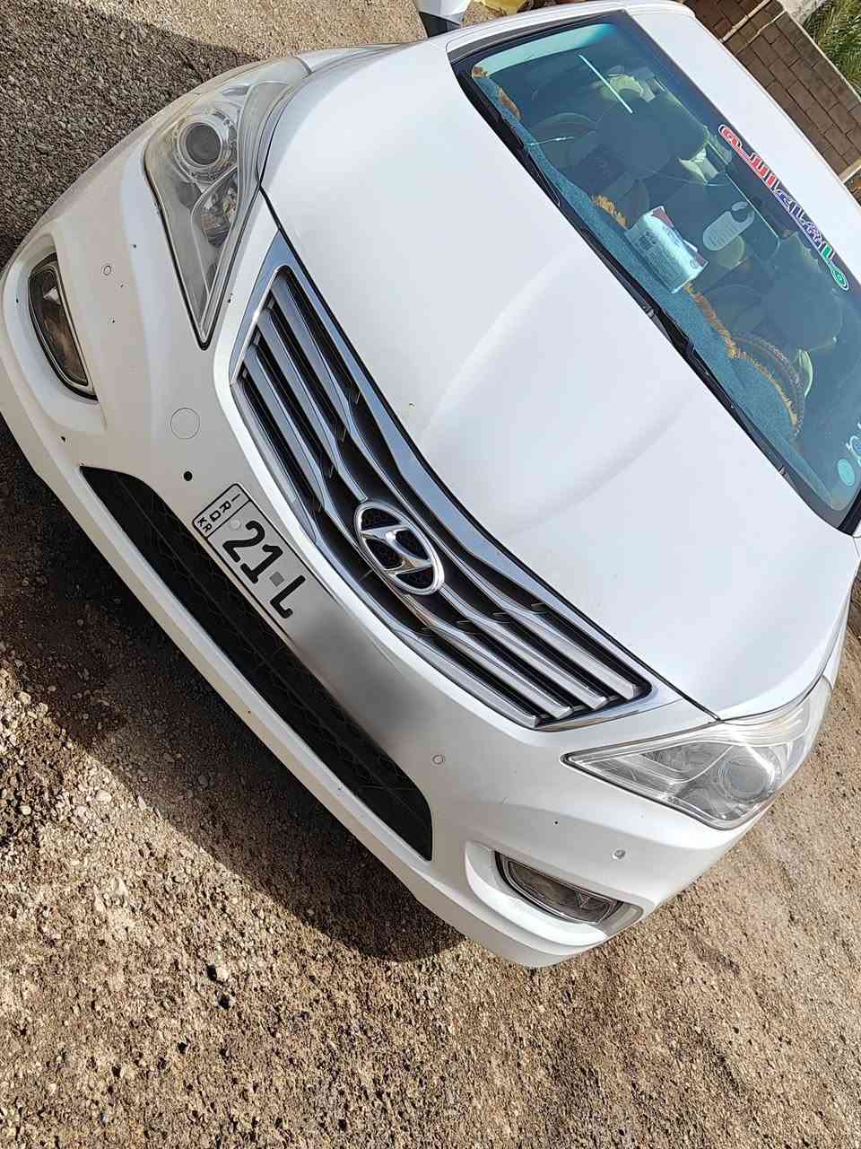 السلام عليكم
هونداي ازيرا موديل 2012 خليجي 
مكينه 3000 كير كله تمام 
رقم السليمانية 
كفالة عامة من الصبغ والضرر 
اشاير مري +شفط 
 اعطال تحكم ستيرن 
كشنات جلد كهربائي 
خلفي حساسات امامي خلفي 
منظومه زنون عالي ناصي اصلي 
مع بلوجكترات + علامه هونده 
 كامره خلفيه 
مع كامره بالمرايه الداخليه 
 تخم تاير جديد صدر فول 
امامي خلفي كله تمام  والسونار مرفق مع الصور 
للبيع  السعر
125 وبيها مجال
 المكان ديالى بعقوبة 

***********
