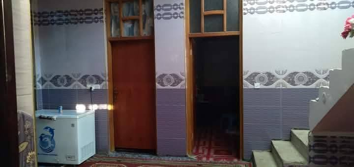 بيت للبيع زراعي بالباويه شارع المدارس قريب على مدرسه الأهله مساحته (٢٢٠م) بناء حديث يحتوي على غرفتين نوم ٥×٤ وصاله ٧×٤ والهول ٥×٤ ومطبخ ٥×٤ واستقبال ٧×٤ . مع حمام خارجي وداخلي شغل درجه اولى  السطح شتايكر. سيراميك ابواب خشب والباقي حديد . ملاحظه الارضيه صب فقط بدون كاشي . كهرباء محموله جديده الماء موجود قريب على المدرسه ٨ امتار قريب على الشارع العام السعر على الخاص***********
