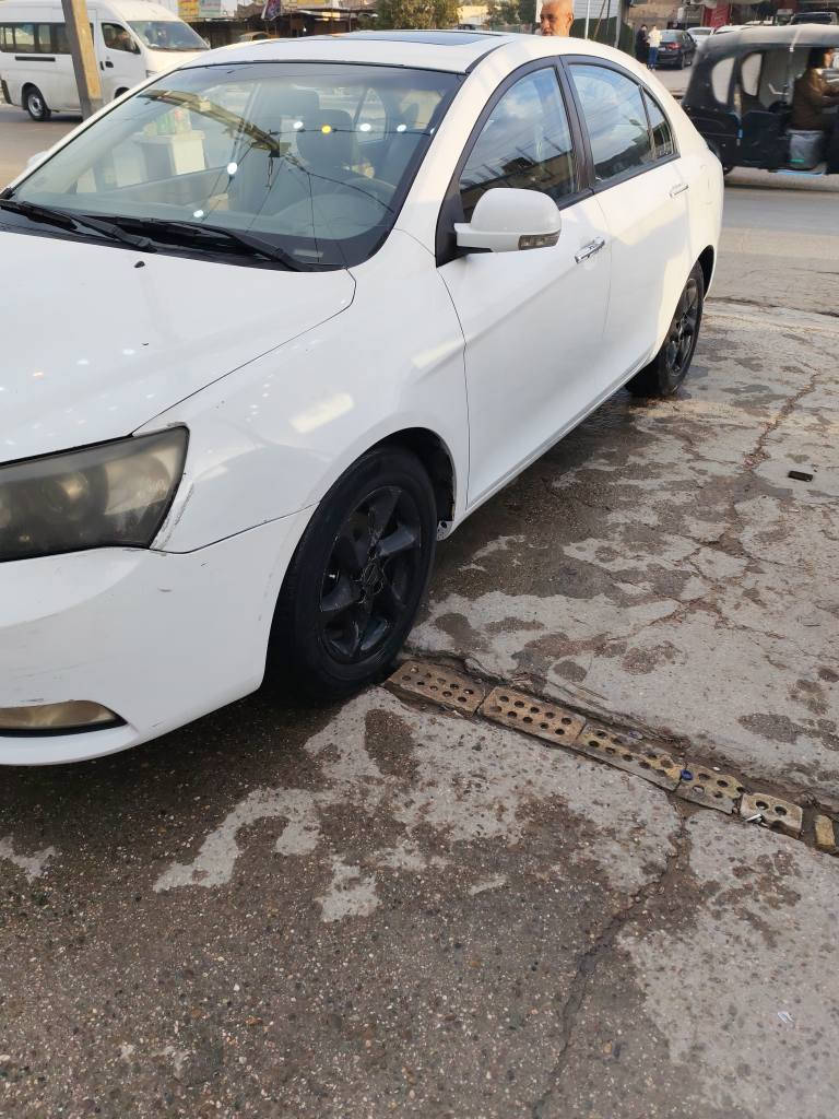 جيلي امكراند EC7 موديل 2012 رقم الماني بغداد السنوية باسمي نافذة 2028 ماشية 146 كم المحرك والكير بلادي نظيفات التبريد جديد شغال الصدر الامامي والخلفي جديد كهربائيات كله شغالة الكشنات جلد شاشة اندرويد 
بدون ضرية بيه صبغ جامغ جهة اليمين 
فتحة سقف شغالة ونقصه فقط فلاوين 
السعر ٥٨ بي مجال قليل رقمي *********** بغداد, العراق
