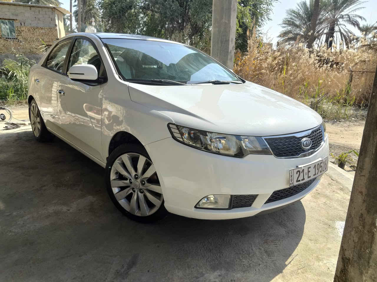 سلام عليكم 
للبيع كيا سيراتو 2012
خليجي. بيه بس باب الصدر بارد بدون صبغ 
سياره نضيفه  جاهزه  عل اخر حبايه 
مواصفات  حلوه.
داخل جديد  كير مكينه  حداده تبريد كله جديد 
ارقام وسنويه جداد. شرط التحويل 
مكان كربلاء حسينيه  الوند 
سعر ١٠٨ 
***********
