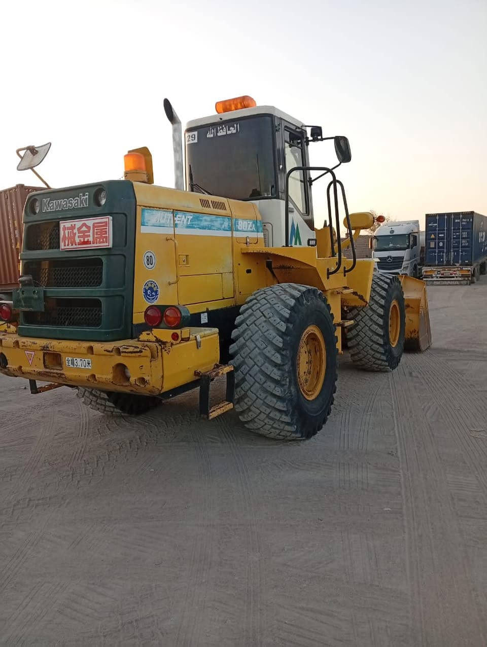 للبيع شفل حجم 80 مديل 2005 وارد ياباني مكينه مشتغله 4 الف مامفتوح بيه برغي بلاد عنوان بصره الزبير *********** او ***********
