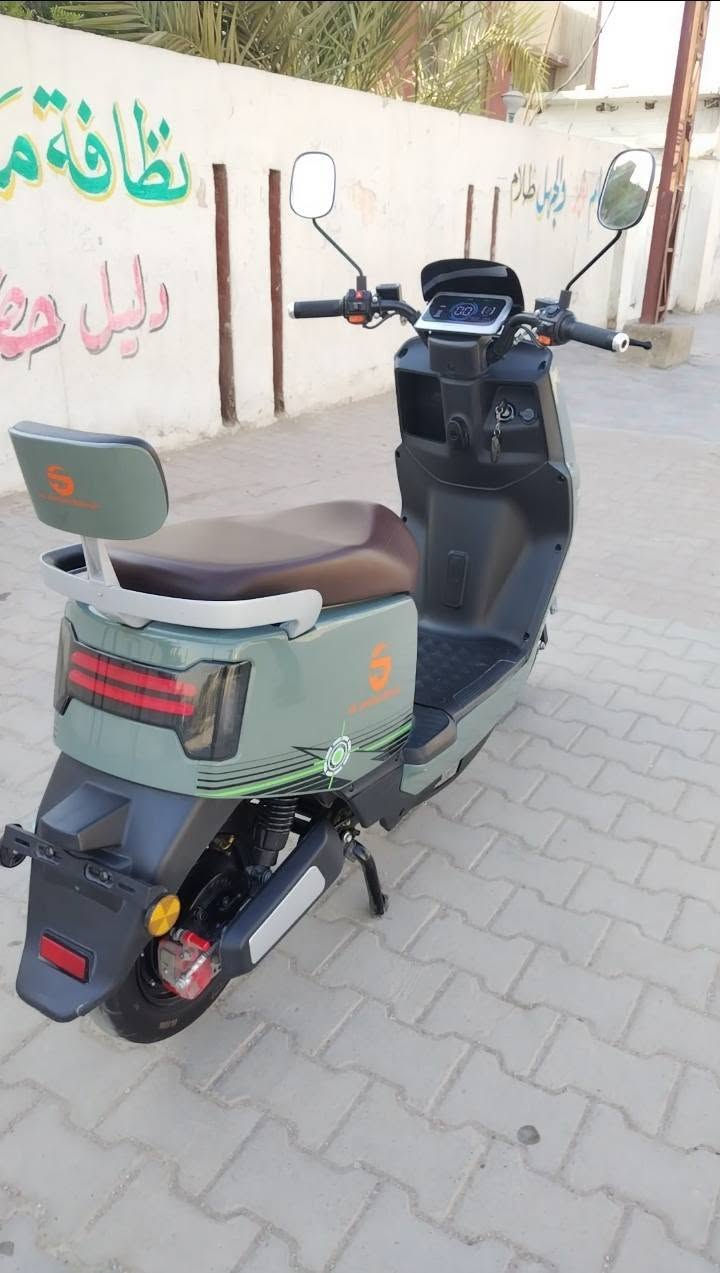 السلام عليكم
دراجه شحن سكنس مديل جديد 
ماشي 1000 جديده استخدام شهر 
كامله كل نقص مابيه سويجين وصمتين شاحنه اصليه 
السعر 700 
بغداد المشتل 
***********
