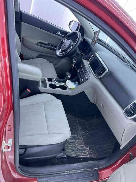 من رخصت لادمن المحترم 
سبورتج موديل 2021 بسمي  عداد المسافه ٦٦ مايل صور الحادث مرفوقه ***********
