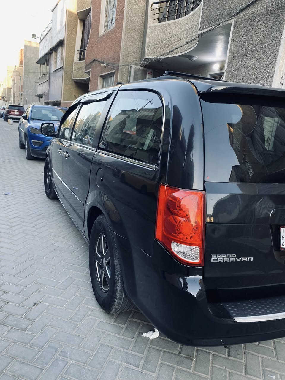 السلام عليكم دوج كرفان 2012للبيع او مراوس 
 ب جارحر  اوباما 
رقم بغداد الدولي مميز  بسمي 
فول مواصفات   VIP. الفئهSXT
محرك 6 سلندر حجم 3.600
سياره 7 راكب 
تبريد مركزي 3 قطع +تدفئه
شاشه وكامره خلفيه +شاشتين بل قماره  DVD
تحكمات ستيرن مثبت سرعه 
شاشه اعطال 
كشنات مخمل +كشن السايق كهربائي ومساج
بيبان كهرائيه 
تشغيل عن بعد 
فتح ابواب عن بعد 
دواسه بريك كهربائيه 
تحكمات ستيرن 
جام كله كهرباء
كشنات سياحي بلع مفصوله 
فرس وسطي 
بصمه + سنتر لوك 
نضام ايكو سياره اقتصاديه 
كير  دبل اوتماتيك +عادي 
وبعد بيها هواي مواصفات 

السياره وارد امريكي كندي بدون ضرر
ولا حادث داخله كلين 
وتقريرها موجود  
بل عراق 
بيها جراد  وشخوط بس بدون ضرر وصابغهن عل ايدي 
والسونار مرفق بل منشور 

صدر جديد باتري تخم تاير كله جديد 
كير مكينه كفاله شادهن قبل ٥ اشهر 
عليها ادامه كامله 
السياره مال بيت  ونضيفه حيل 
مابيها نواقص 
سعرها. 150 وبيها مجال للشراي
مكاني 📍ديالى بعقوبه


**إذا كنت صاحب هذا الإعلان وتريد حذفه لأي سبب، رجاءا أرسل رسالة إلى الدعم الفني**