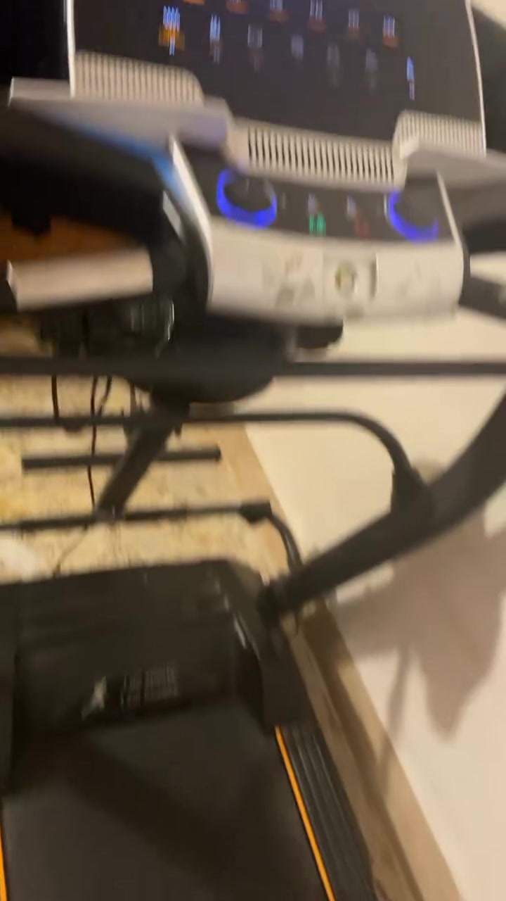 جهاز جري. نظيف وجبير وكلشي موجود بي. بي. مروحه وبي سماعه وبي راديو وجبلي. وبي مال رام يحسب السعرات الحراريه الي تفقديها ويشوف نبظات القلب وبي رجاج هم يشتغل فقط حزامه مموجود تكدرين تجيبين اي حزام ودرجاته لفوك ال١٠٠ وتكدرين ترفعي. لفوك حتى تنضفين جواه جهاز متكامل. ومرغوب. السعر ٣٠٠ السبب مدافرغ اله لان عندي جهال مكاني. نجف


**إذا كنت صاحب هذا الإعلان وتريد حذفه لأي سبب، رجاءا أرسل رسالة إلى الدعم الفني**
