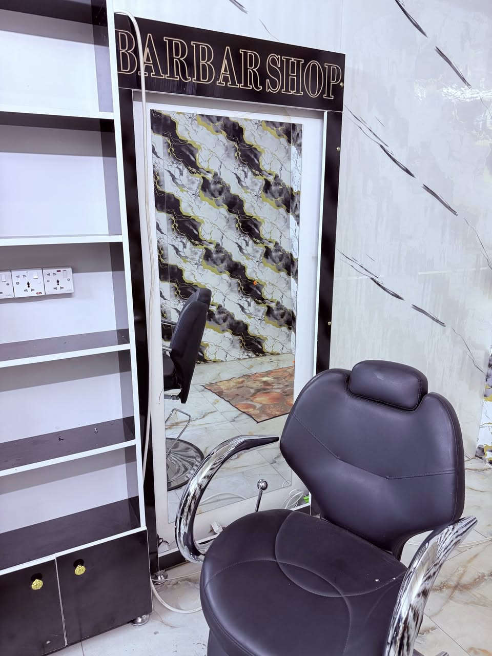 السلام عليكم
كراسي حلاقة2 جدد مستخدمات اسبوع بس
مري وفاترينا هم جدد 
رايدهن شلع ب500 مكاني بغداد الحسينية
***********
